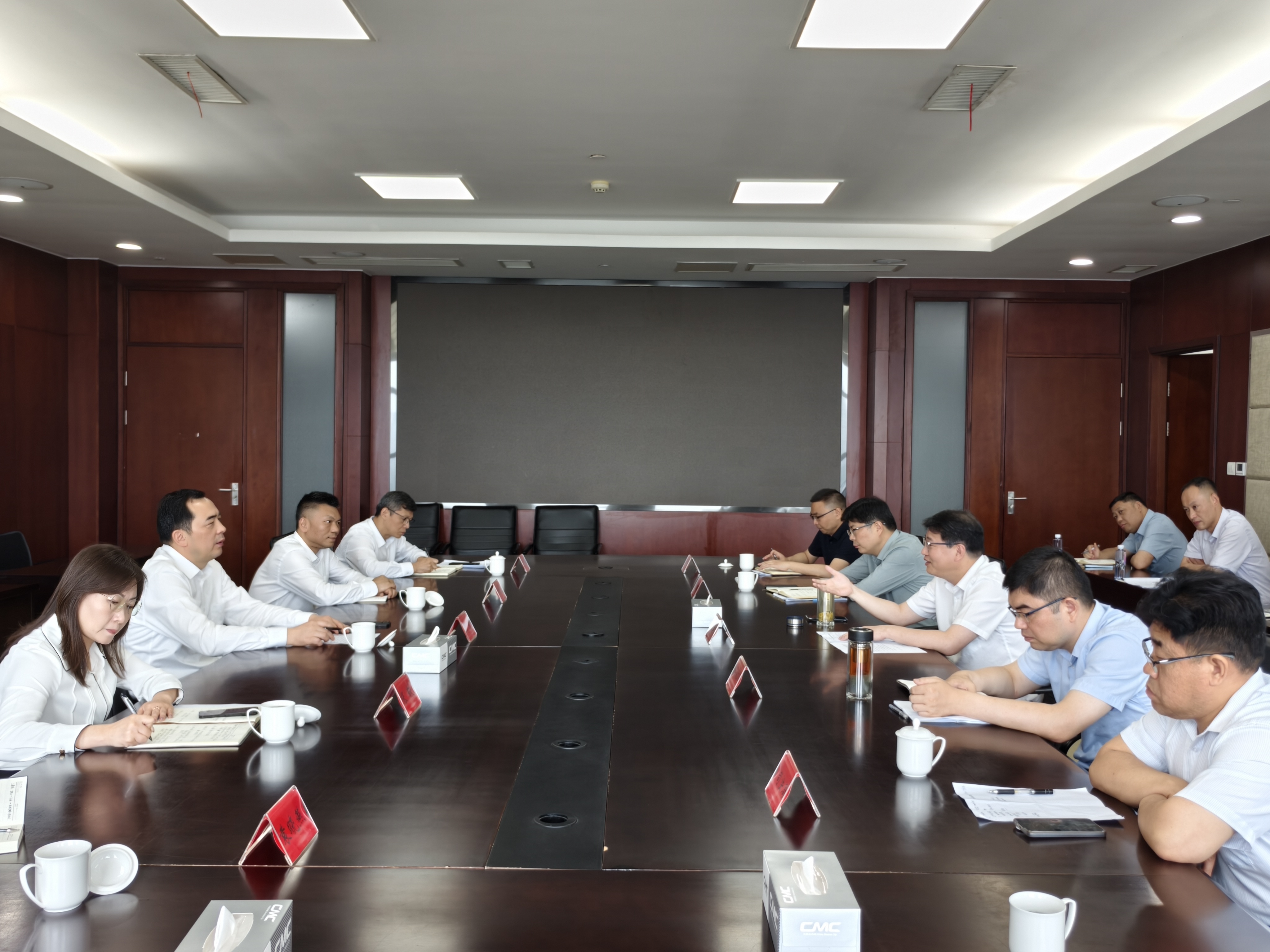 集團黨委書記、董事長周君帶隊赴泰州高港推動政企合作盤活存量資產